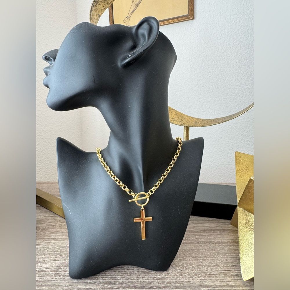 Gold Cross Charm Necklace A1536 - Picture 4 of 4